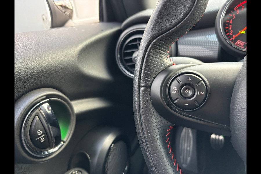 MINI Mini 1.5 Cooper / JCW Pakket / Piano Black / Carplay MINI Mini 1.5 Cooper / JCW Pakket / Piano Black / Carplay