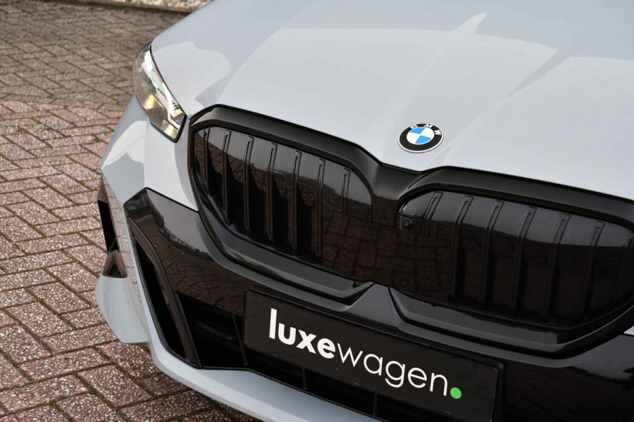 BMW 5 Serie 530e M-Sport Pano ACC 360 H/K Stoel-vent Brooklyngrau BMW 5 Serie 530e M-Sport Pano ACC 360 H/K Stoel-vent Brooklyngrau
