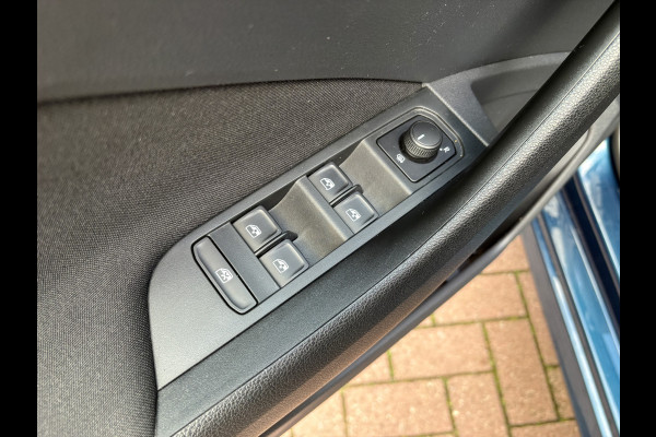 Škoda Kamiq 1.0 TSI 115pk DSG Sport Business CLIMA/CRUISE/DAB/CARPLAY/PDC/TREKHAAK