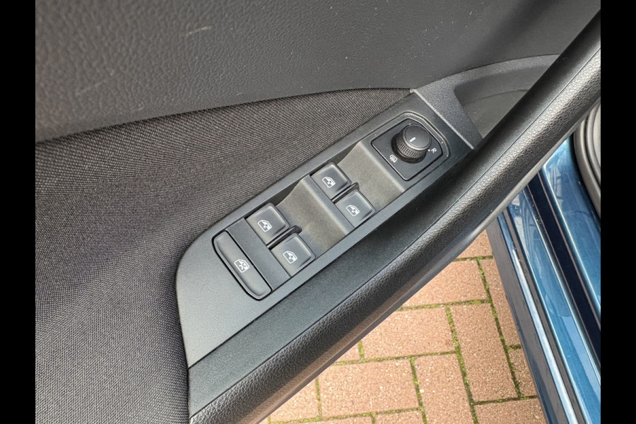 Škoda Kamiq 1.0 TSI 115pk DSG Sport Business CLIMA/CRUISE/DAB/CARPLAY/PDC/TREKHAAK