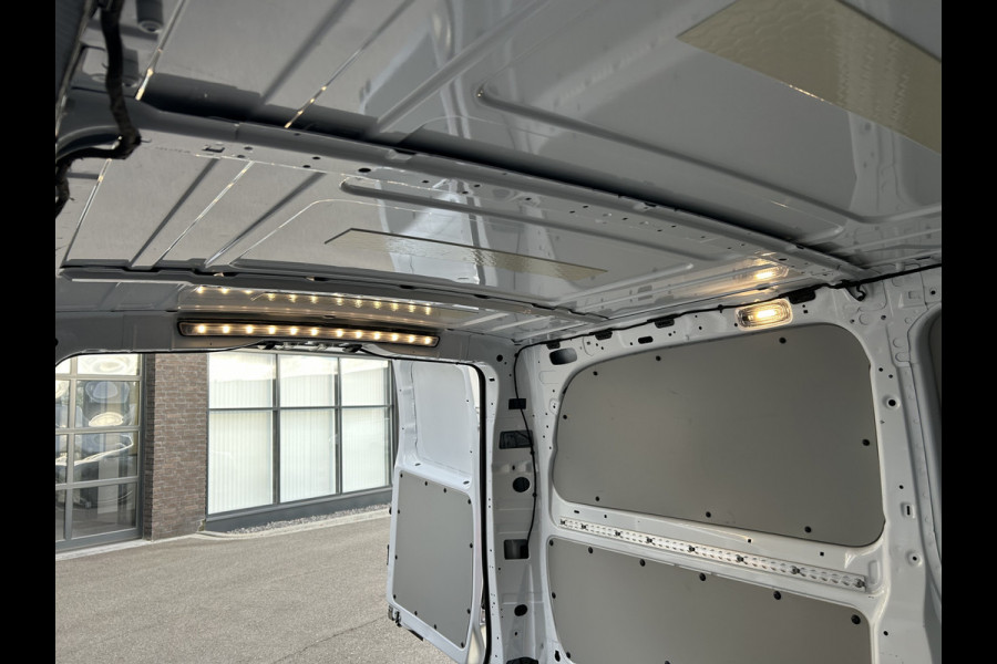 Mercedes-Benz Vito 116 CDI L2 Pro 2500KG Trekhaak / MBUX / Camera / Navigatie / Cruise control / Airco / Achterdeuren