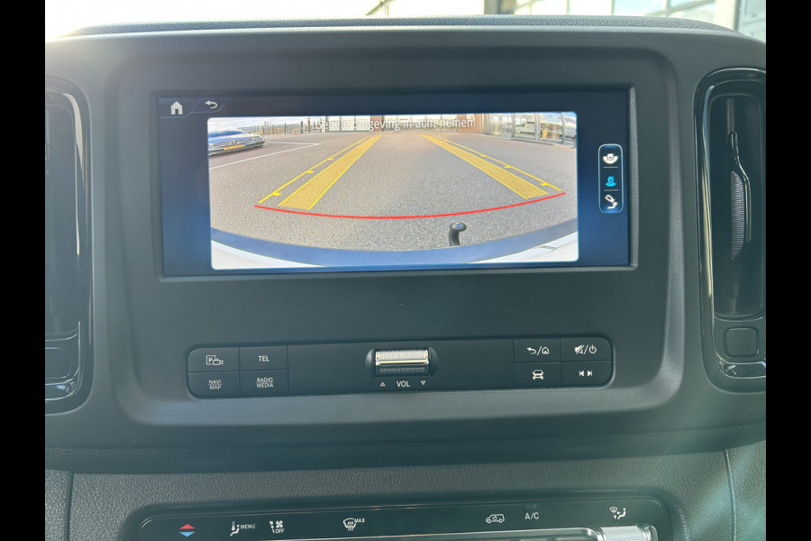 Mercedes-Benz Vito 116 CDI L2 Pro 2500KG Trekhaak / MBUX / Camera / Navigatie / Cruise control / Airco / Achterdeuren