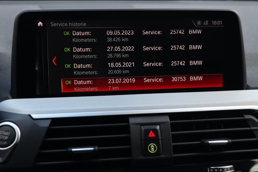 BMW X4 XDrive30i / PANODAK / KEYLESS / HUD / CAMERA / DODEHOEK / STUUR+STOELVERW BMW X4 XDrive30i / PANODAK / KEYLESS / HUD / CAMERA / DODEHOEK / STUUR+STOELVERW