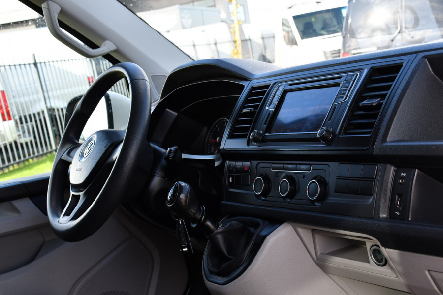 Volkswagen Transporter 2.0 TDI L2H1 DC PB Edition Carplay, Trekhaak, Airco, 150pk, Multimedia, Euro 6,Uniek! Volkswagen Transporter 2.0 TDI L2H1 DC PB Edition Carplay, Trekhaak, Airco, 150pk, Multimedia, Euro 6,Uniek!