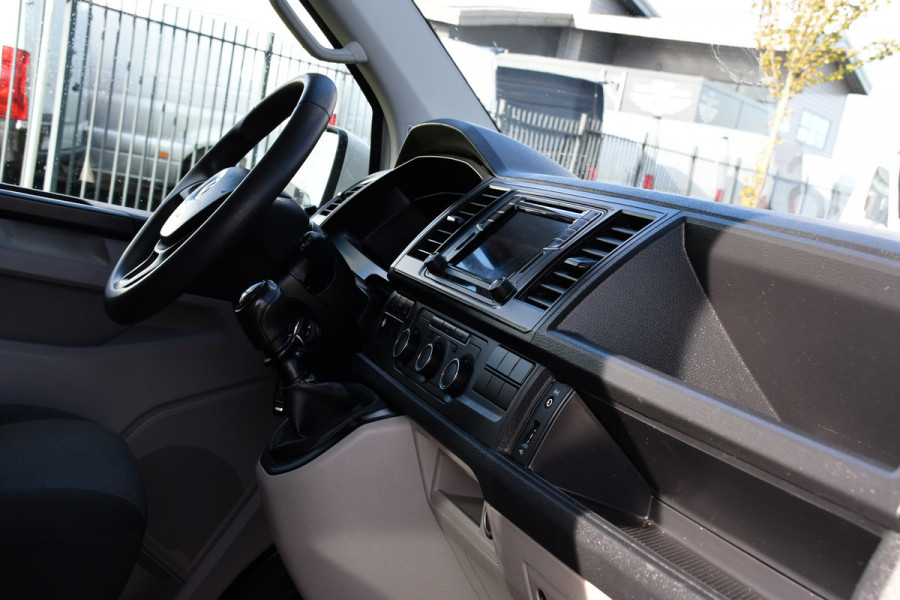 Volkswagen Transporter 2.0 TDI L2H1 DC PB Edition Carplay, Trekhaak, Airco, 150pk, Multimedia, Euro 6,Uniek! Volkswagen Transporter 2.0 TDI L2H1 DC PB Edition Carplay, Trekhaak, Airco, 150pk, Multimedia, Euro 6,Uniek!