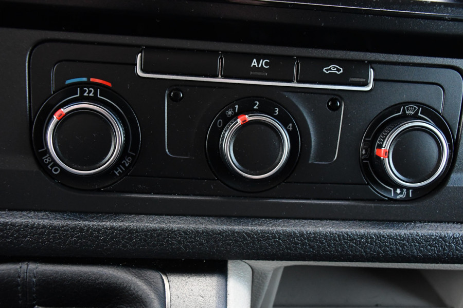 Volkswagen Transporter 2.0 TDI L2H1 DC PB Edition Carplay, Trekhaak, Airco, 150pk, Multimedia, Euro 6,Uniek! Volkswagen Transporter 2.0 TDI L2H1 DC PB Edition Carplay, Trekhaak, Airco, 150pk, Multimedia, Euro 6,Uniek!