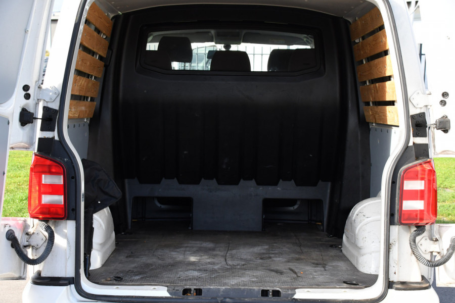 Volkswagen Transporter 2.0 TDI L2H1 DC PB Edition Carplay, Trekhaak, Airco, 150pk, Multimedia, Euro 6,Uniek! Volkswagen Transporter 2.0 TDI L2H1 DC PB Edition Carplay, Trekhaak, Airco, 150pk, Multimedia, Euro 6,Uniek!