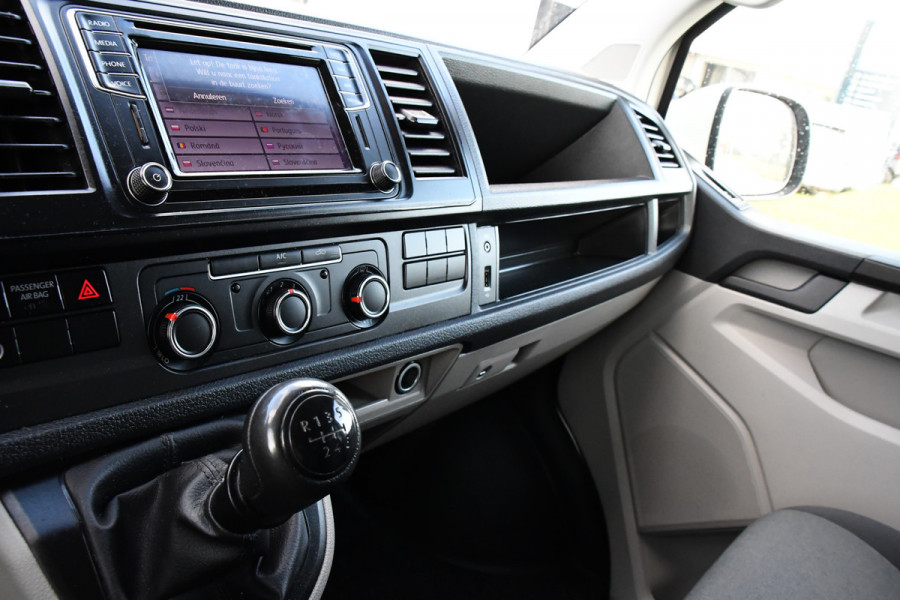 Volkswagen Transporter 2.0 TDI L2H1 DC PB Edition Carplay, Trekhaak, Airco, 150pk, Multimedia, Euro 6,Uniek! Volkswagen Transporter 2.0 TDI L2H1 DC PB Edition Carplay, Trekhaak, Airco, 150pk, Multimedia, Euro 6,Uniek!