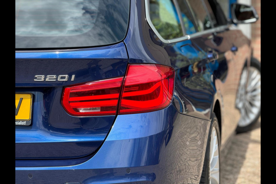 BMW 3 Serie Touring 320i Luxury 2019 AUT NAVI LEDER 1e Eig!