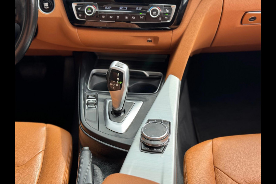 BMW 3 Serie Touring 320i Luxury 2019 AUT NAVI LEDER 1e Eig!