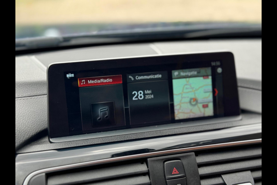 BMW 3 Serie Touring 320i Luxury 2019 AUT NAVI LEDER 1e Eig!