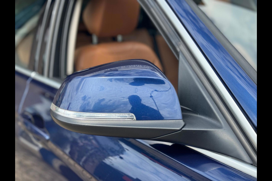 BMW 3 Serie Touring 320i Luxury 2019 AUT NAVI LEDER 1e Eig!