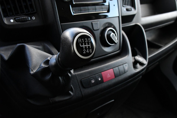 Peugeot Boxer 2.2 BlueHDi 120 L2H2 Premium Cruise, NAVI, Sensoren, Trekhaak, Multimedia, 120pk, Uniek!