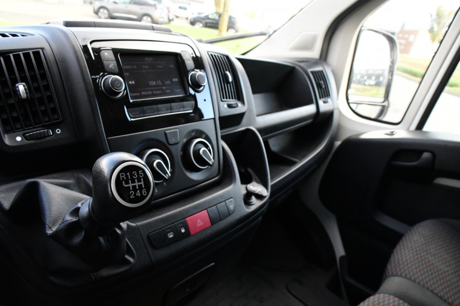 Peugeot Boxer 2.2 BlueHDi 120 L2H2 Premium Cruise, NAVI, Sensoren, Trekhaak, Multimedia, 120pk, Uniek!