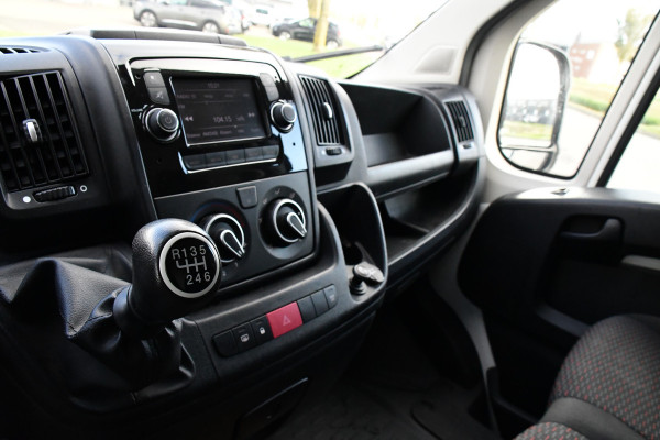 Peugeot Boxer 2.2 BlueHDi 120 L2H2 Premium Cruise, NAVI, Sensoren, Trekhaak, Multimedia, 120pk, Uniek!