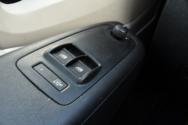 Peugeot Boxer 2.2 BlueHDi 120 L2H2 Premium Cruise, NAVI, Sensoren, Trekhaak, Multimedia, 120pk, Uniek!