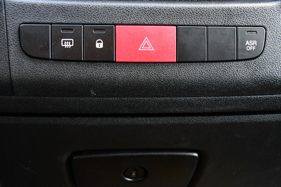 Peugeot Boxer 2.2 BlueHDi 120 L2H2 Premium Cruise, NAVI, Sensoren, Trekhaak, Multimedia, 120pk, Uniek!