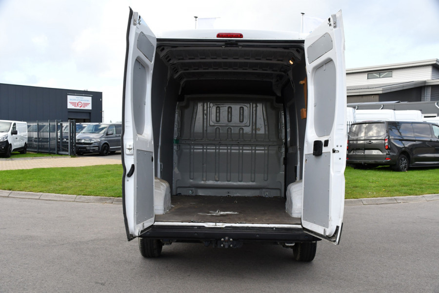 Peugeot Boxer 2.2 BlueHDi 120 L2H2 Premium Cruise, NAVI, Sensoren, Trekhaak, Multimedia, 120pk, Uniek!