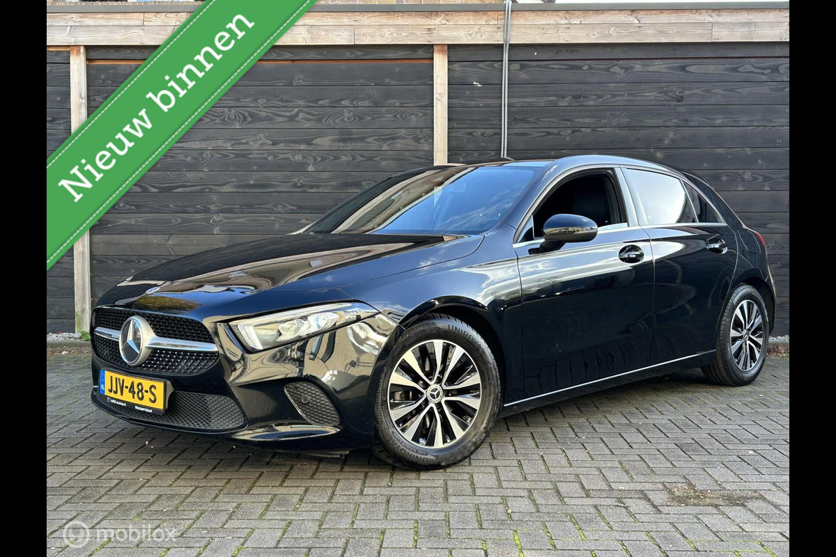 Mercedes-Benz A-Klasse 180 Business Solution FM nav / Camera / Half leder / LED Mercedes-Benz A-Klasse 180 Business Solution FM nav / Camera / Half leder / LED