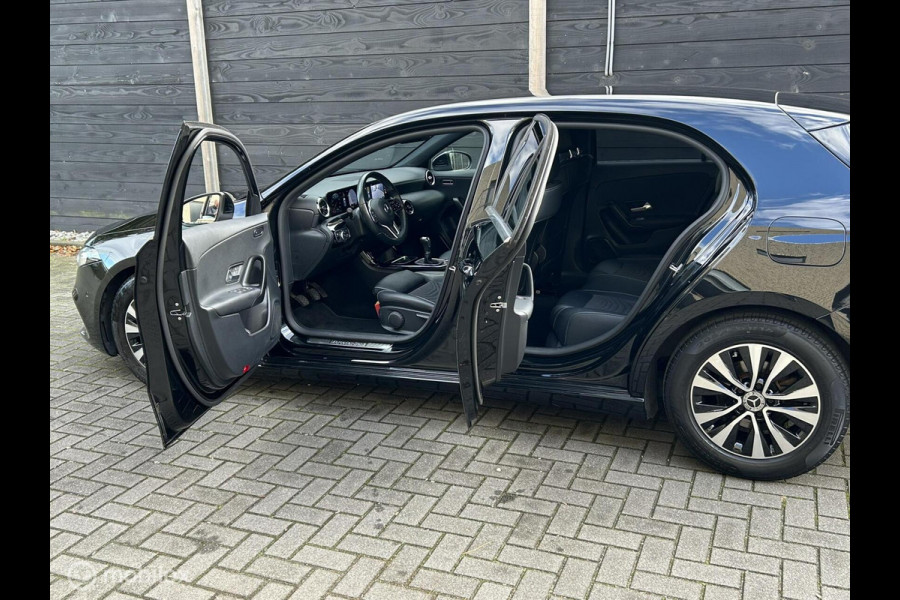 Mercedes-Benz A-Klasse 180 Business Solution FM nav / Camera / Half leder / LED