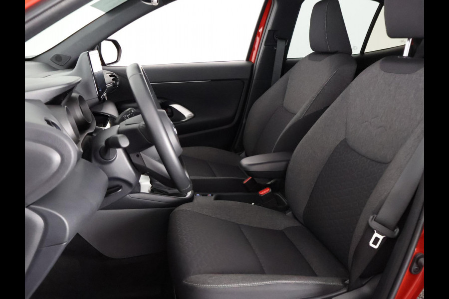 Toyota Yaris Cross 1.5 HYBRID DYNAMIC BI-TONE AUTOMAAT CARPLAY NAVIGATIE. CAMERA .COMPLEET. GARANTIE TOT 5- 2033! Toyota Yaris Cross 1.5 HYBRID DYNAMIC BI-TONE AUTOMAAT CARPLAY NAVIGATIE. CAMERA .COMPLEET. GARANTIE TOT 5- 2033!