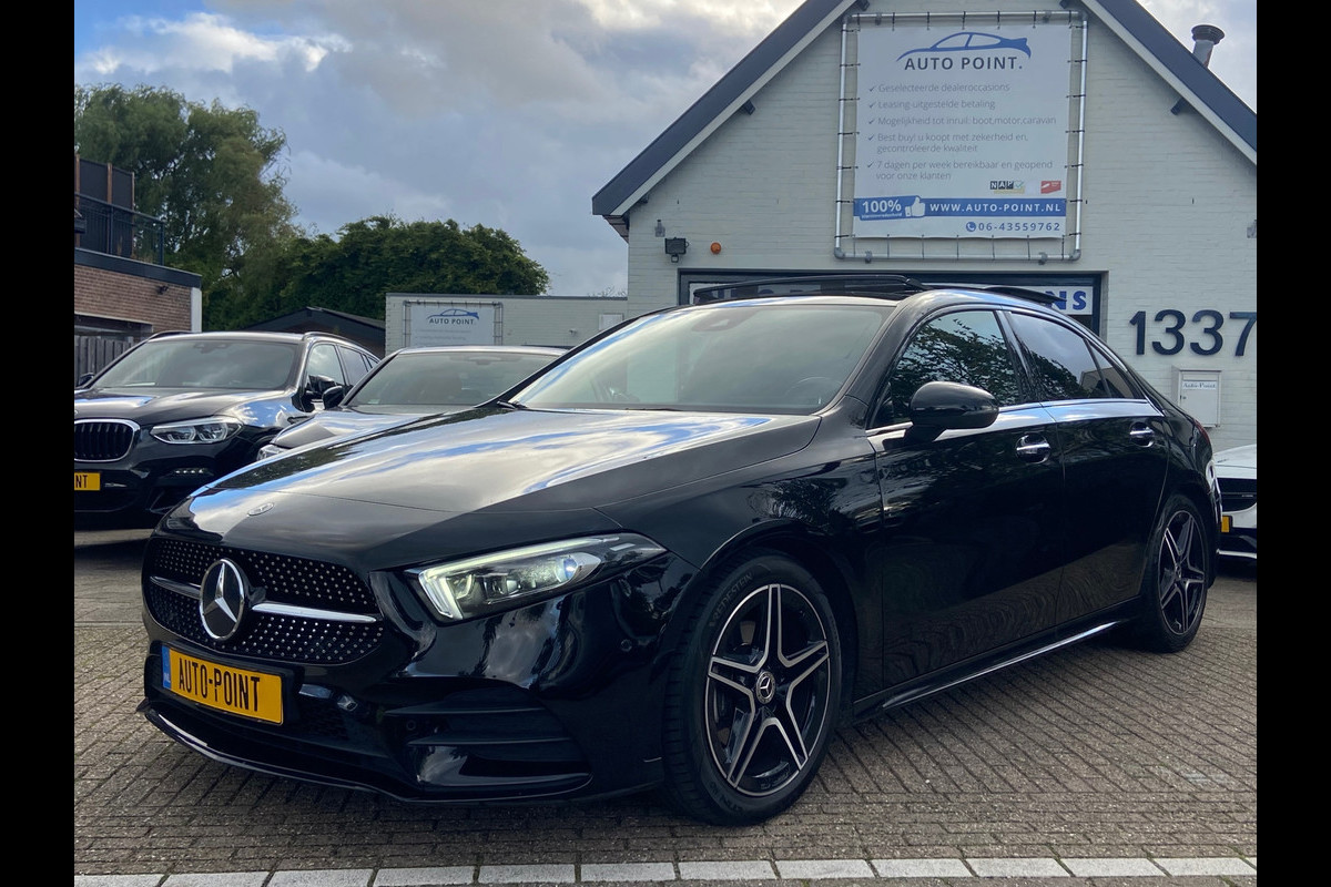 Mercedes-Benz A-Klasse 180 AMG-NIGHT PAKKET/PANO/SFEER/WIDESCREEN/CAMERA Mercedes-Benz A-Klasse 180 AMG-NIGHT PAKKET/PANO/SFEER/WIDESCREEN/CAMERA