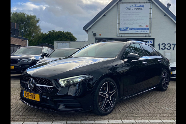 Mercedes-Benz A-Klasse 180 AMG-NIGHT PAKKET/PANO/SFEER/WIDESCREEN/CAMERA Mercedes-Benz A-Klasse 180 AMG-NIGHT PAKKET/PANO/SFEER/WIDESCREEN/CAMERA