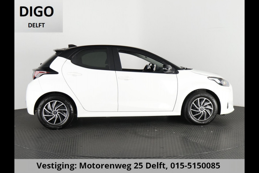 Toyota Yaris 1.5 HYBRIDE BLACK & WHITE GARANTIE 3-2034 AUTOMAAT. CLOUD NAVI. SLECHTS 17.000 KM. Toyota Yaris 1.5 HYBRIDE BLACK & WHITE GARANTIE 3-2034 AUTOMAAT. CLOUD NAVI. SLECHTS 17.000 KM.