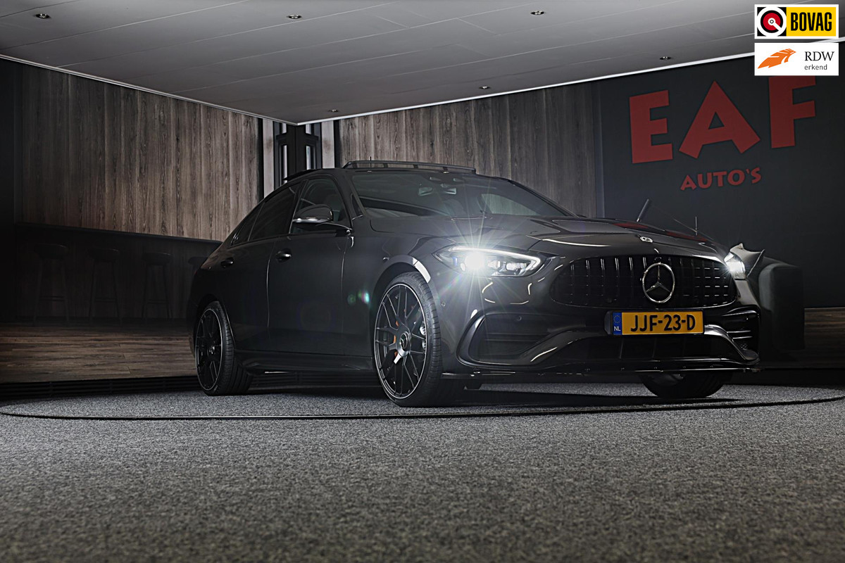 Mercedes-Benz C-Klasse 300 e AMG 63 Look / Camera / Acc / Lane Assist / F1 / Verwarming 4x / Leder / Open Pano / Dode Hoek / 20 In Mercedes-Benz C-Klasse 300 e AMG 63 Look / Camera / Acc / Lane Assist / F1 / Verwarming 4x / Leder / Open Pano / Dode Hoek / 20 In