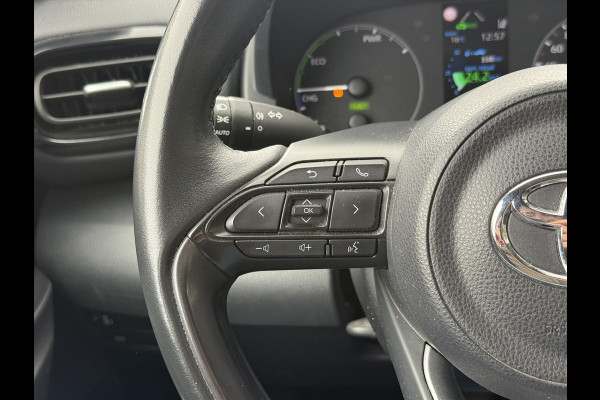 Toyota Yaris 1.5 Hybrid 116pk Active | Apple CarPlay/Android auto, Parkeercamera, Adaptive cruise control, Regensensor Toyota Yaris 1.5 Hybrid 116pk Active | Apple CarPlay/Android auto, Parkeercamera, Adaptive cruise control, Regensensor