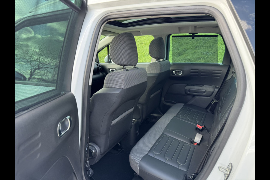 Citroën C3 Aircross 1.2 PureTech S&S Shine Half Leder | Stoelverwarming | Schuif- / Panodak | Grip Control Citroën C3 Aircross 1.2 PureTech S&S Shine Half Leder | Stoelverwarming | Schuif- / Panodak | Grip Control