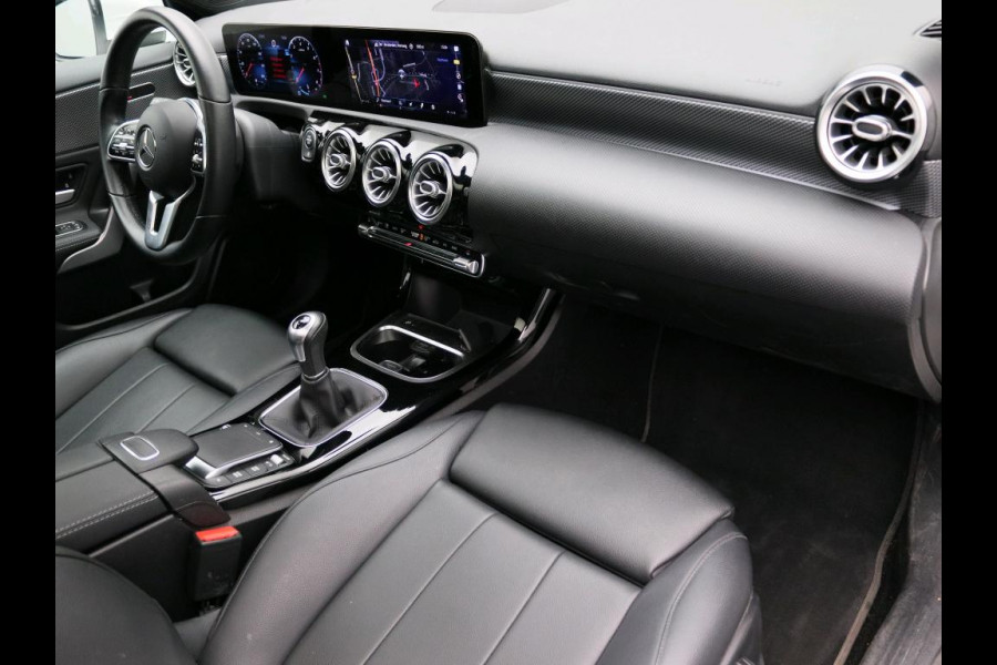 Mercedes-Benz A-Klasse 160 Business Solution Luxury Panorama Schuif-Kanteldak | Sfeerverlichting | Achteruitrijcamera | Stoelverwarming voor | Buitenspiegels elektrisch inklapbaar. Inclusief 24 maanden MB Certified garantie voor Europa. Mercedes-Benz A-Klasse 160 Business Solution Luxury Panorama Schuif-Kanteldak | Sfeerverlichting | Achteruitrijcamera | Stoelverwarming voor | Buitenspiegels elektrisch inklapbaar. Inclusief 24 maanden MB Certified garantie voor Europa.