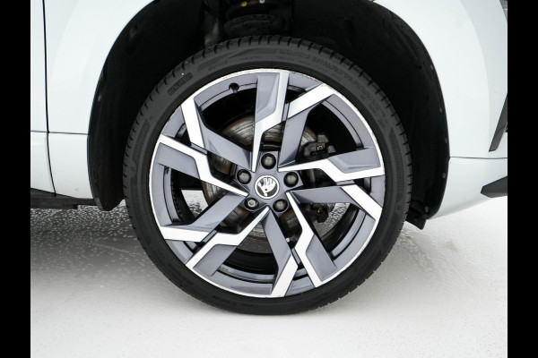 Škoda Karoq 1.5 TSI ACT Sportline (INCL-BTW) Aut. *PANO | DIGI-COCKPIT | ADAPTIVE-CRUISE | FULL-LED | BLIND-SPOT | HEATED-SPORTSEATS | CAMERA | AMBIENT-LIGHT | NAVI-FULLMAP | KEYLESS | DAB+ | SHIFT-PADDLES | PRIVACY-GLASS | .