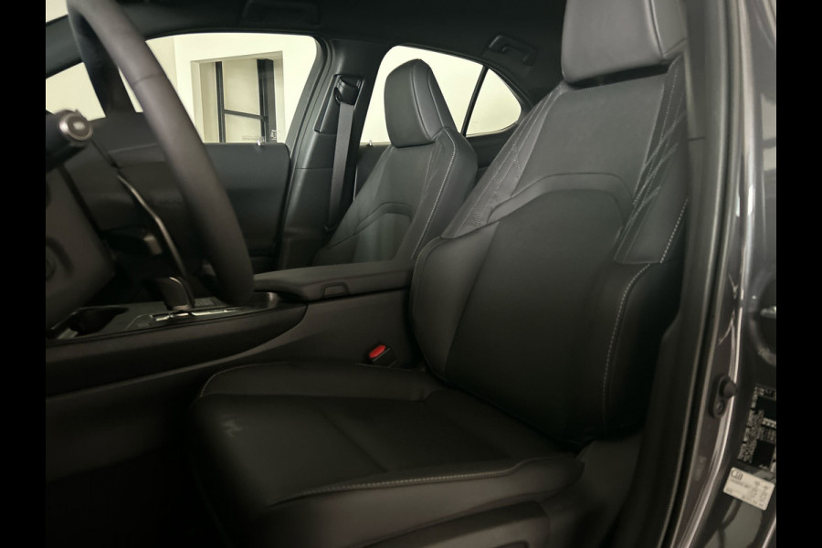 Lexus UX 300e Luxury Line 73 kWh | 45% korting | Winter-pakket | Tech Pack | Mark Levinson geluid! | Navigatie | Nieuwprijs € 61.095,00 |