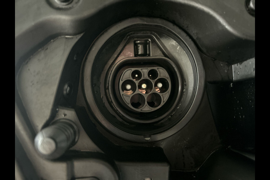 Lexus UX 300e Luxury Line 73 kWh | 45% korting | Winter-pakket | Tech Pack | Mark Levinson geluid! | Navigatie | Nieuwprijs € 61.095,00 |