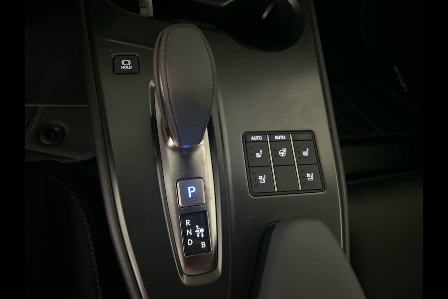 Lexus UX 300e Luxury Line 73 kWh | 45% korting | Winter-pakket | Tech Pack | Mark Levinson geluid! | Navigatie | Nieuwprijs € 61.095,00 |