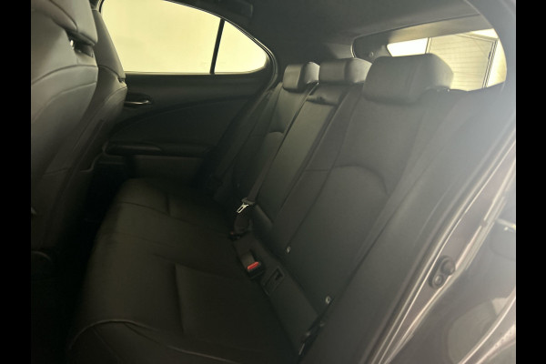 Lexus UX 300e Luxury Line 73 kWh | 45% korting | Winter-pakket | Tech Pack | Mark Levinson geluid! | Navigatie | Nieuwprijs € 61.095,00 |
