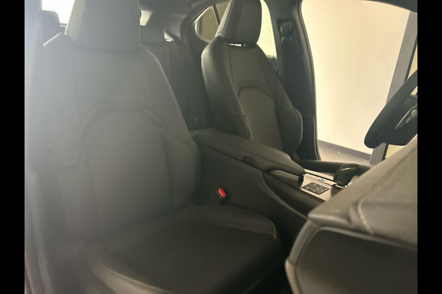 Lexus UX 300e Luxury Line 73 kWh | 45% korting | Winter-pakket | Tech Pack | Mark Levinson geluid! | Navigatie | Nieuwprijs € 61.095,00 |