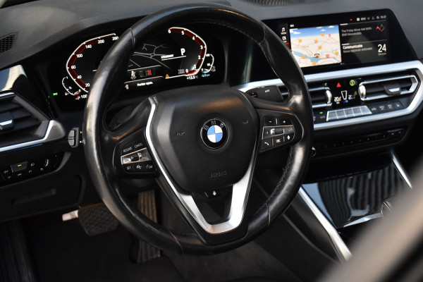 BMW 3 Serie 330e High Executive Shadow Line | ACC | 19'' M Wielen | Stuur + Stoelverwarming | CarPlay | Live Cockpit Pro | BMW 3 Serie 330e High Executive Shadow Line | ACC | 19'' M Wielen | Stuur + Stoelverwarming | CarPlay | Live Cockpit Pro |
