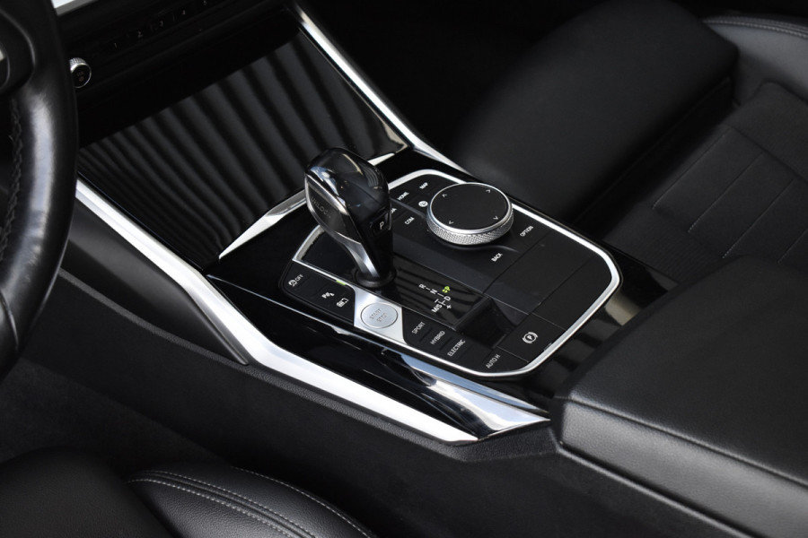 BMW 3 Serie 330e High Executive Shadow Line | ACC | 19'' M Wielen | Stuur + Stoelverwarming | CarPlay | Live Cockpit Pro | BMW 3 Serie 330e High Executive Shadow Line | ACC | 19'' M Wielen | Stuur + Stoelverwarming | CarPlay | Live Cockpit Pro |