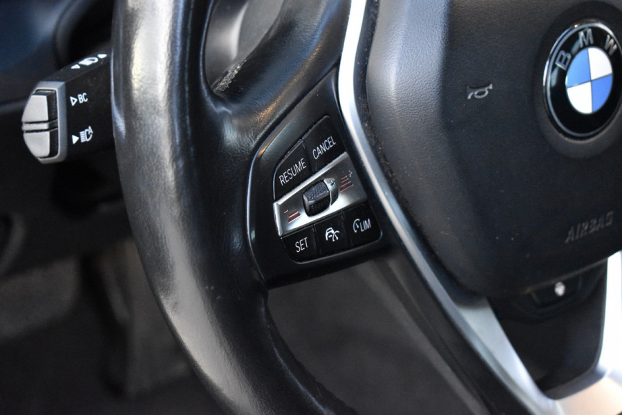 BMW 3 Serie 330e High Executive Shadow Line | ACC | 19'' M Wielen | Stuur + Stoelverwarming | CarPlay | Live Cockpit Pro | BMW 3 Serie 330e High Executive Shadow Line | ACC | 19'' M Wielen | Stuur + Stoelverwarming | CarPlay | Live Cockpit Pro |