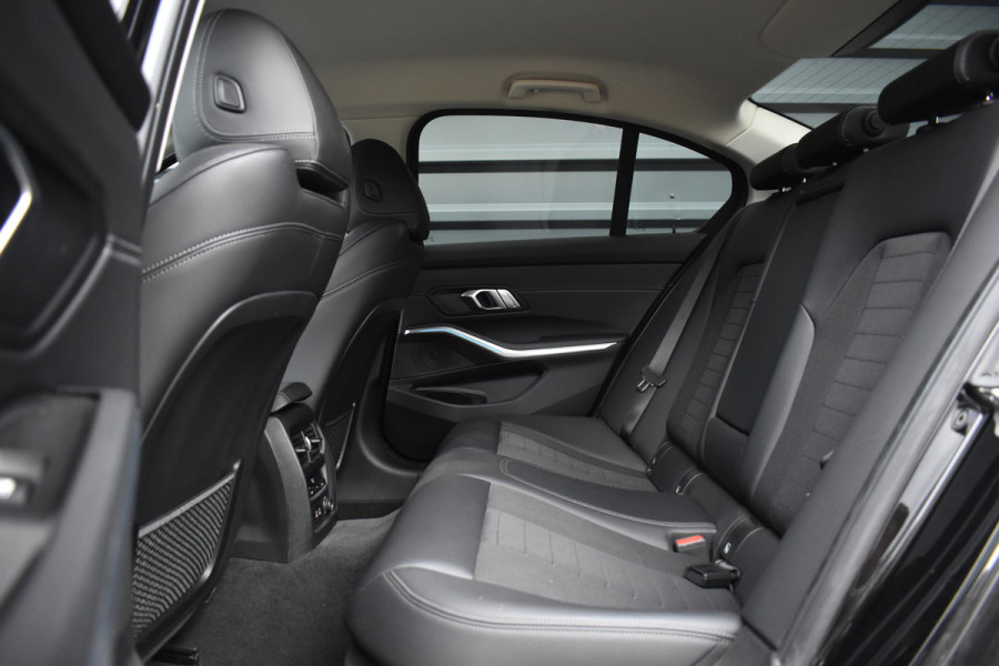 BMW 3 Serie 330e High Executive Shadow Line | ACC | 19'' M Wielen | Stuur + Stoelverwarming | CarPlay | Live Cockpit Pro | BMW 3 Serie 330e High Executive Shadow Line | ACC | 19'' M Wielen | Stuur + Stoelverwarming | CarPlay | Live Cockpit Pro |