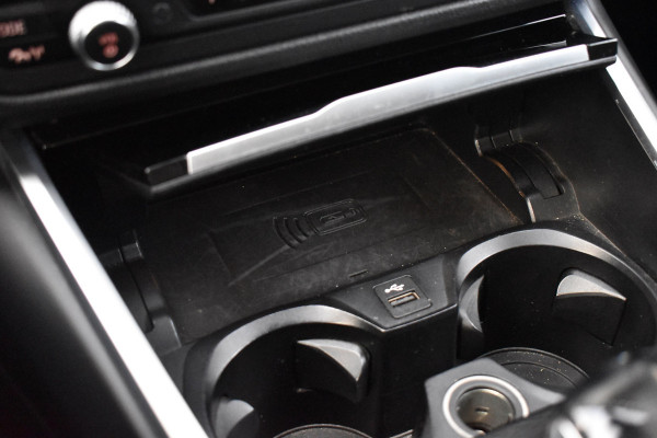 BMW 3 Serie 330e High Executive Shadow Line | ACC | 19'' M Wielen | Stuur + Stoelverwarming | CarPlay | Live Cockpit Pro | BMW 3 Serie 330e High Executive Shadow Line | ACC | 19'' M Wielen | Stuur + Stoelverwarming | CarPlay | Live Cockpit Pro |