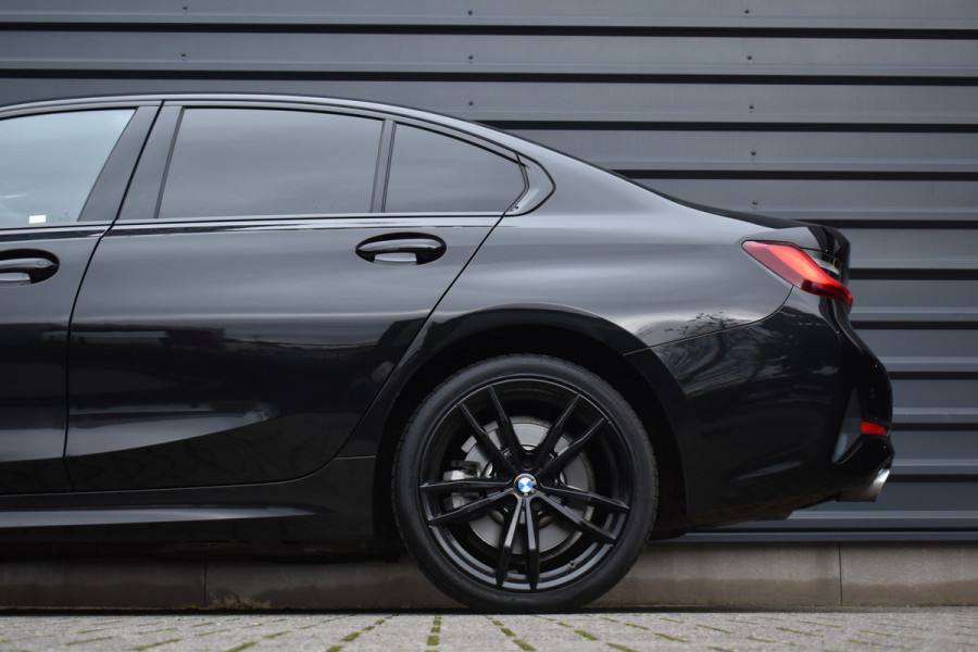 BMW 3 Serie 330e High Executive Shadow Line | ACC | 19'' M Wielen | Stuur + Stoelverwarming | CarPlay | Live Cockpit Pro | BMW 3 Serie 330e High Executive Shadow Line | ACC | 19'' M Wielen | Stuur + Stoelverwarming | CarPlay | Live Cockpit Pro |