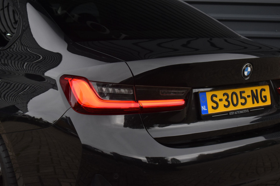 BMW 3 Serie 330e High Executive Shadow Line | ACC | 19'' M Wielen | Stuur + Stoelverwarming | CarPlay | Live Cockpit Pro | BMW 3 Serie 330e High Executive Shadow Line | ACC | 19'' M Wielen | Stuur + Stoelverwarming | CarPlay | Live Cockpit Pro |