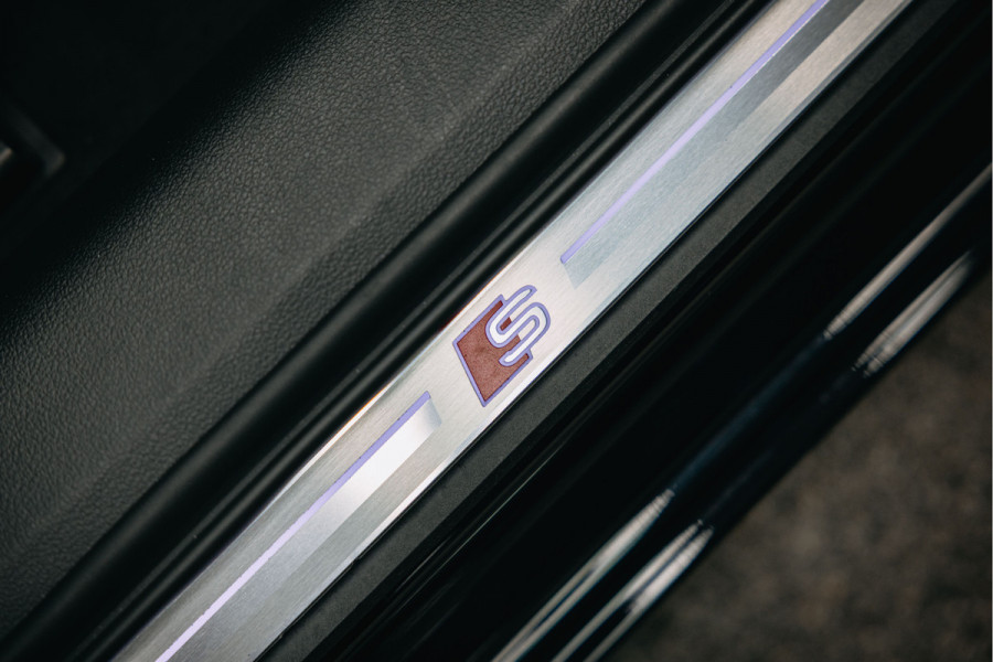 Audi A6 Avant 55 TFSI e quattro Competition | Maxton Design | 360 camera | S-line | Pano | Stoelverwarming | Audi A6 Avant 55 TFSI e quattro Competition | Maxton Design | 360 camera | S-line | Pano | Stoelverwarming |