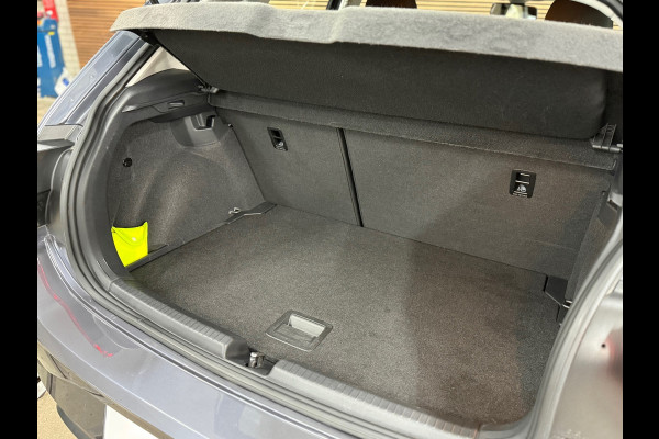 Volkswagen Polo 1.0 TSI DSG Life | Virtual Cockpit | DAB | Navi | Adaptive Cruise | Carplay | LED | 16' inch Volkswagen Polo 1.0 TSI DSG Life | Virtual Cockpit | DAB | Navi | Adaptive Cruise | Carplay | LED | 16' inch
