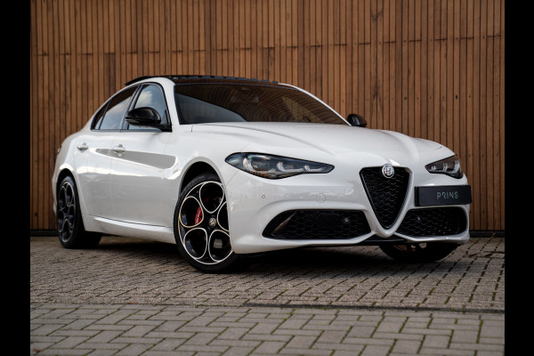 Alfa Romeo Giulia 2.0T AWD Veloce 280pk | Pano-dak | Carplay | Adapt. cruise Alfa Romeo Giulia 2.0T AWD Veloce 280pk | Pano-dak | Carplay | Adapt. cruise