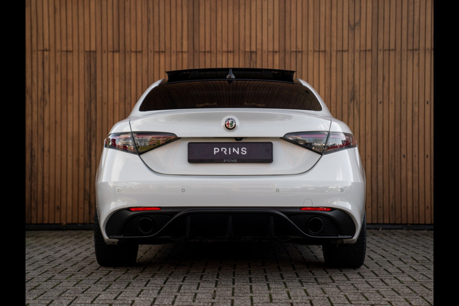 Alfa Romeo Giulia 2.0T AWD Veloce 280pk | Pano-dak | Carplay | Adapt. cruise Alfa Romeo Giulia 2.0T AWD Veloce 280pk | Pano-dak | Carplay | Adapt. cruise