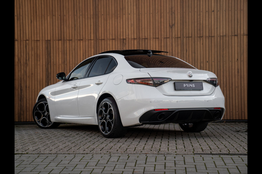 Alfa Romeo Giulia 2.0T AWD Veloce 280pk | Pano-dak | Carplay | Adapt. cruise Alfa Romeo Giulia 2.0T AWD Veloce 280pk | Pano-dak | Carplay | Adapt. cruise